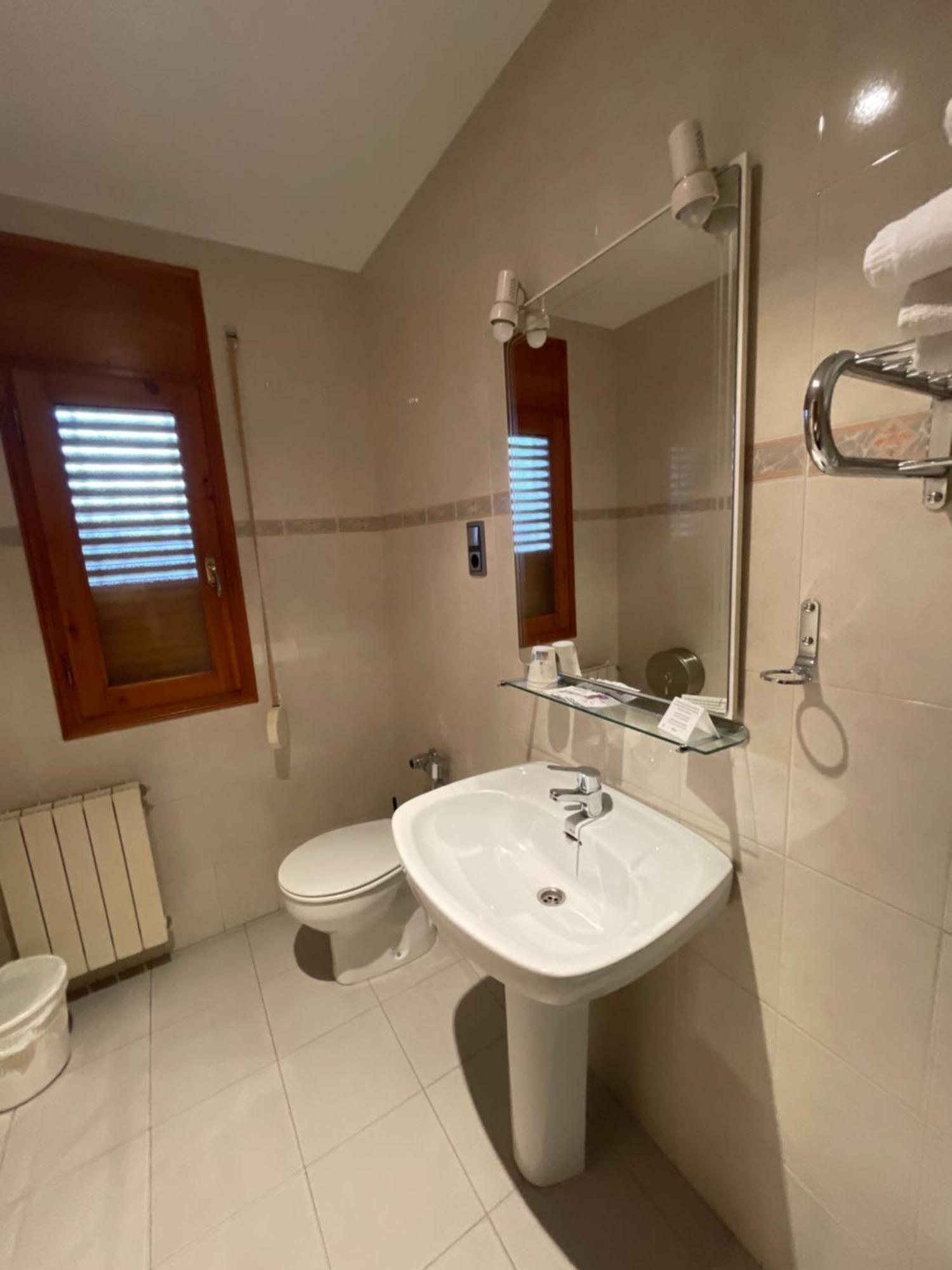 Hostal Pirineos Аинса-Собрарбе Экстерьер фото