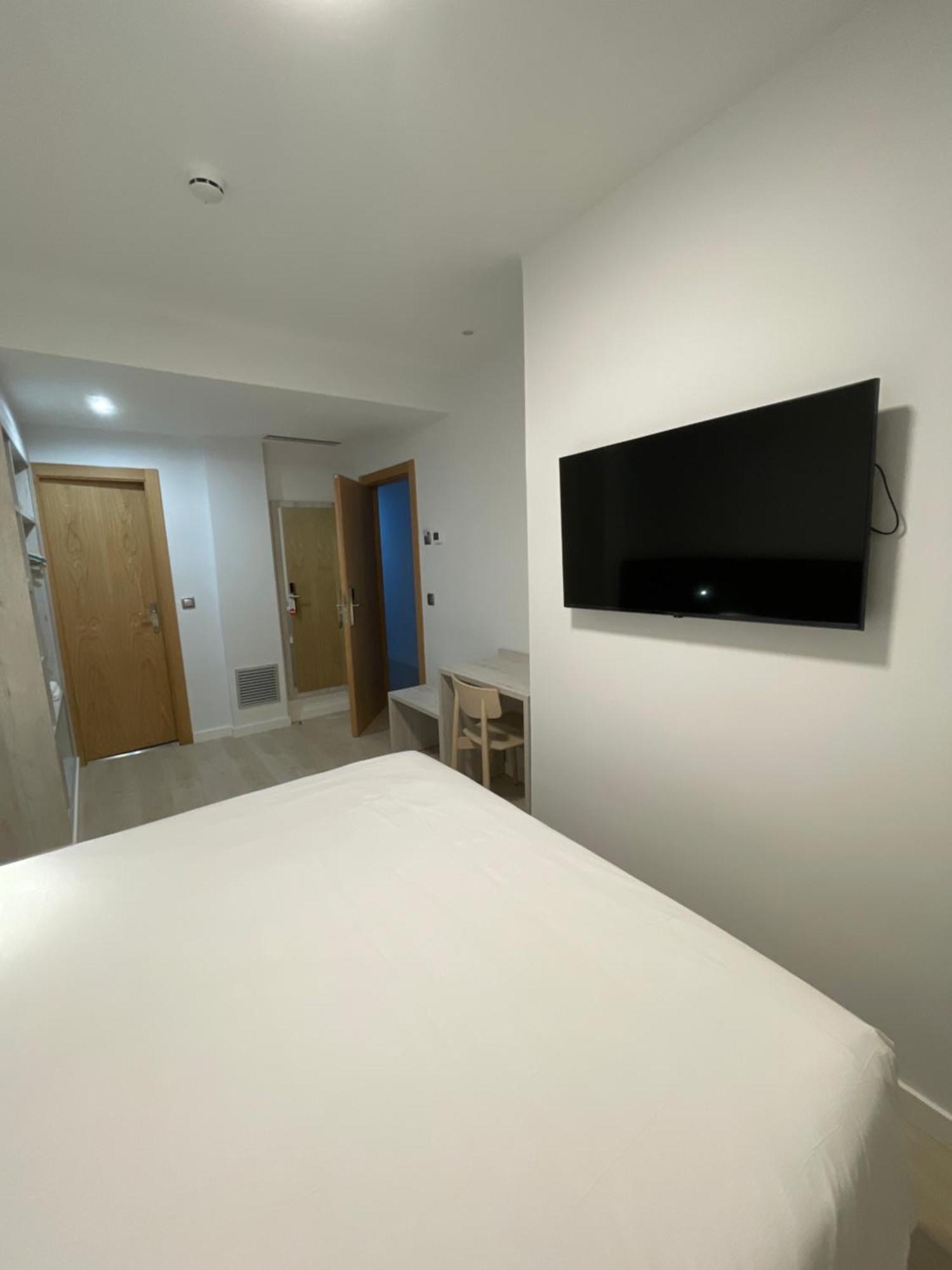 Hostal Pirineos Аинса-Собрарбе Экстерьер фото